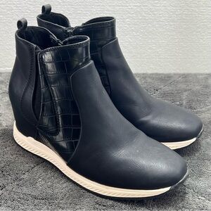 Baretraps Black Jaci Wedge Ankle Boot Side Zip Croc Embossed Women Shoe Sz 8.5 M